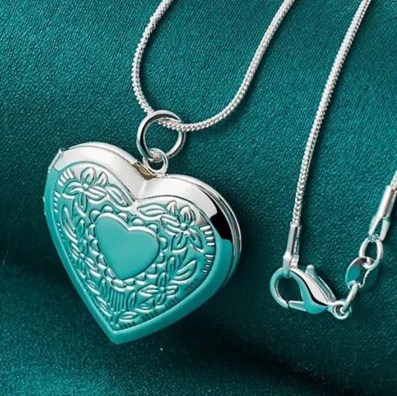 Heart-Shaped Locket - Picture 2 of 4